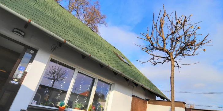 Relax ve finském stylu: neomezený vstup do sauny pro 2 i 4 osoby, venkovní bazének