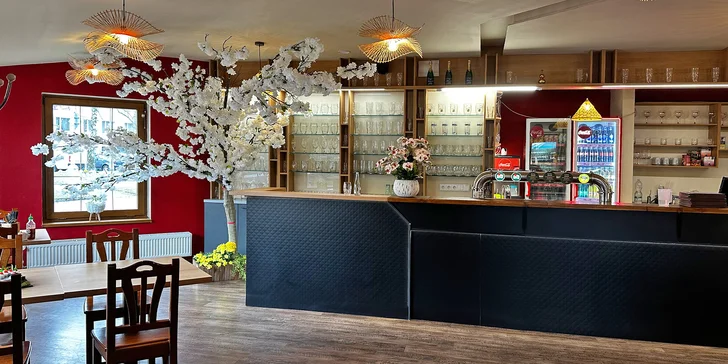 Otevřené vouchery do nové asijské restaurace a sushi baru v Pardubicích: 300-1000 Kč