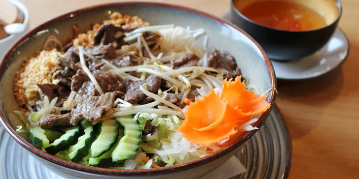 Otevřené vouchery do nové asijské restaurace a sushi baru v Pardubicích: 300-1000 Kč
