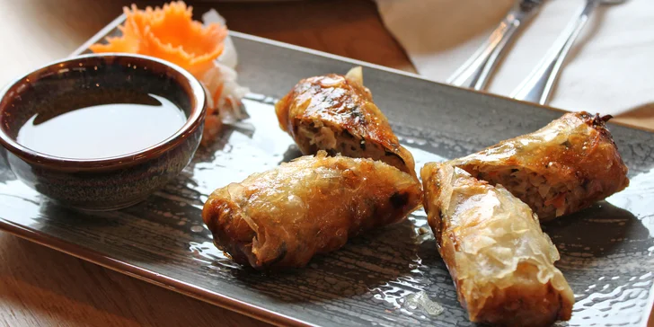 Otevřené vouchery do nové asijské restaurace a sushi baru v Pardubicích: 300-1000 Kč
