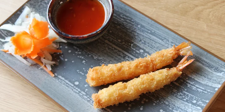 Tříchodové asijské menu pro 2 osoby: závitky, krevety, Bún Bò Nam Bộ a kachna i dezert