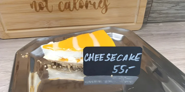Káva nebo prosecco a cheesecake či skořicový croissant u centra Olomouce