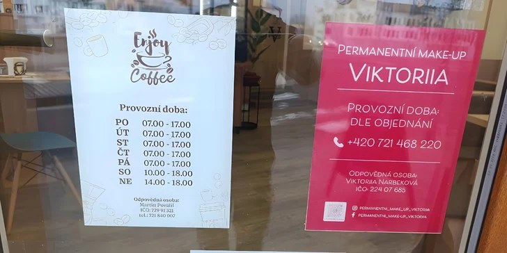 Káva nebo prosecco a cheesecake či skořicový croissant u centra Olomouce