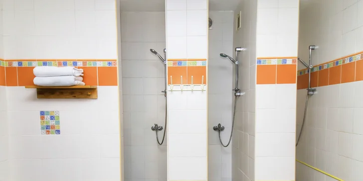 Relax ve finském stylu: neomezený vstup do sauny pro 2 i 4 osoby, venkovní bazének