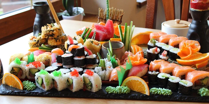 Sushi sety v nové asijské restauraci: 38–76 ks, losos, tuňák, avokádo i smažené krevety
