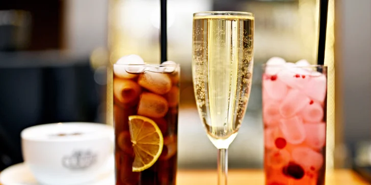 Pití a zábava až pro 6 osob: horký nápoj, prosecco, koktejly a deskovky