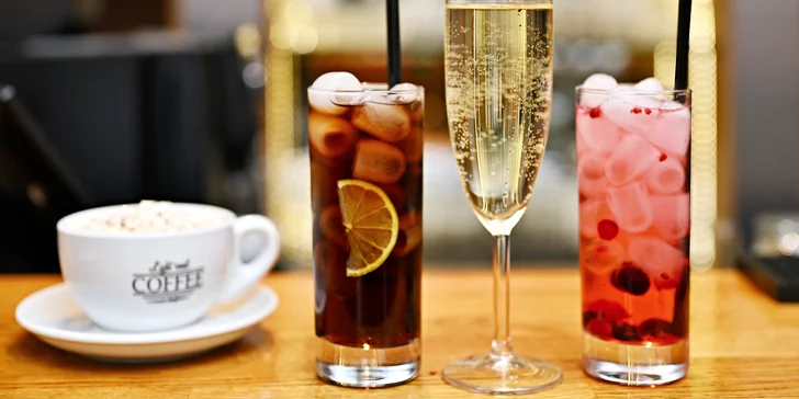 Pití a zábava až pro 6 osob: horký nápoj, prosecco, koktejly a deskovky