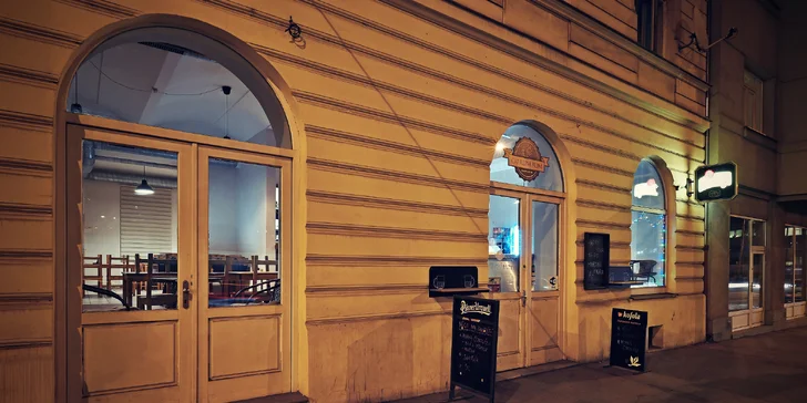 Pití a zábava až pro 6 osob: horký nápoj, prosecco, koktejly a deskovky