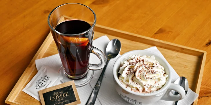 Pití a zábava až pro 6 osob: horký nápoj, prosecco, koktejly a deskovky