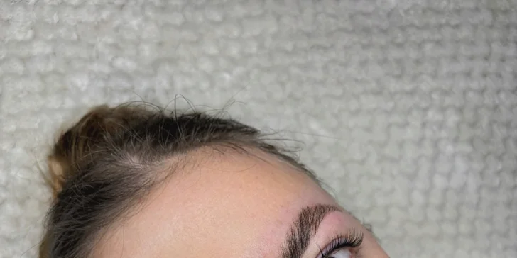 Krásné řasy a obočí: lash lifting a výživa řas i barvení, výživa a úprava obočí