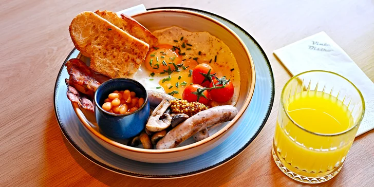 Snídaně podle výběru vč. nápoje i brunch v Jinočanech: anglická snídaně, vídeňské párky i prosecco