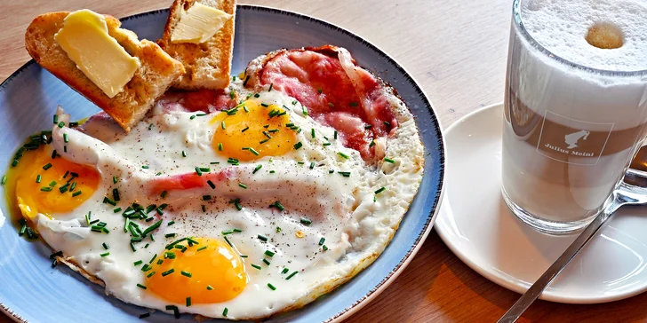 Snídaně podle výběru vč. nápoje i brunch v Jinočanech: anglická snídaně, vídeňské párky i prosecco