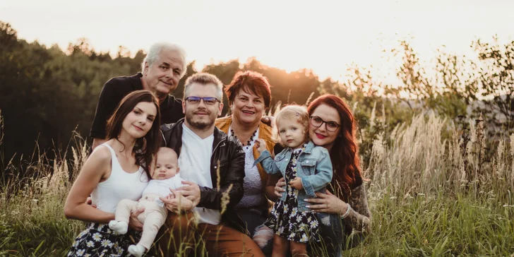 Venkovní rodinné nebo párové focení: 4–15 upravených fotek