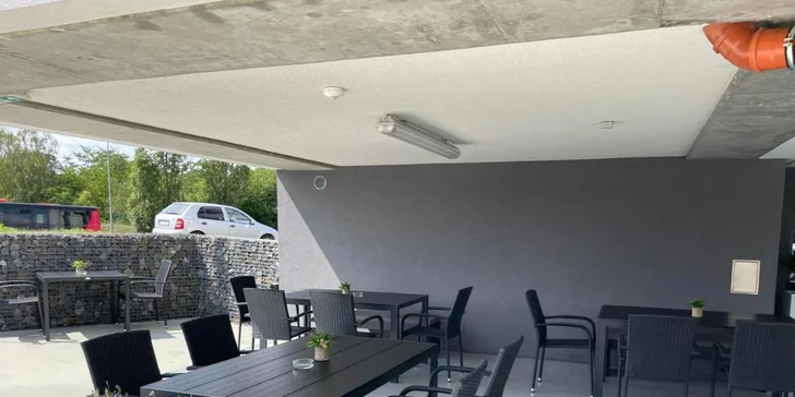 Pobyt v Brandýse nad Labem: moderní hotel i včetně snídaní na pokoj