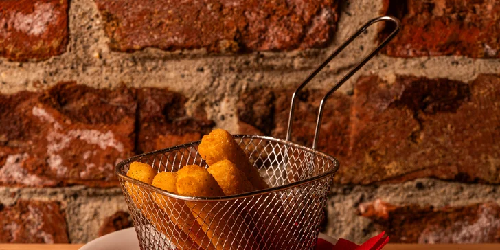 Hovězí, kuřecí i vege burgery, tortily, stripsy, smažáky, saláty i výběr z příloh