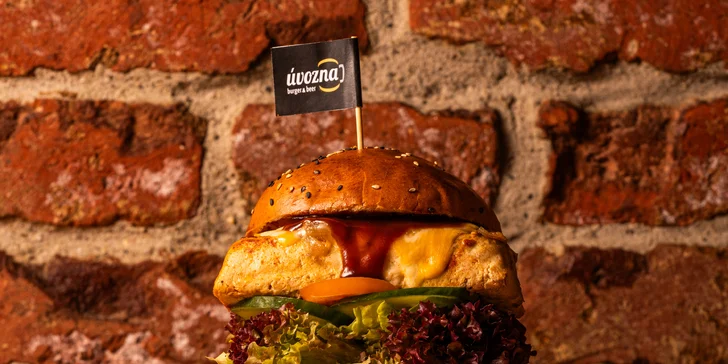 Hovězí, kuřecí i vege burgery, tortily, stripsy, smažáky, saláty i výběr z příloh