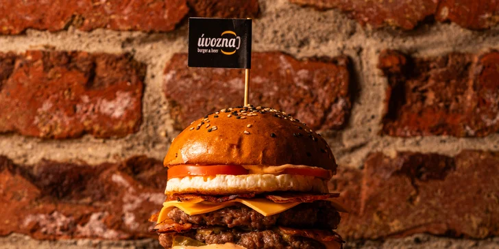 Hovězí, kuřecí i vege burgery, tortily, stripsy, smažáky, saláty i výběr z příloh