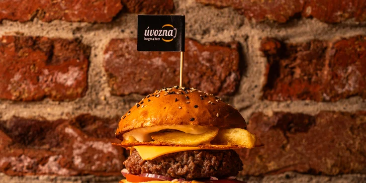 Hovězí, kuřecí i vege burgery, tortily, stripsy, smažáky, saláty i výběr z příloh