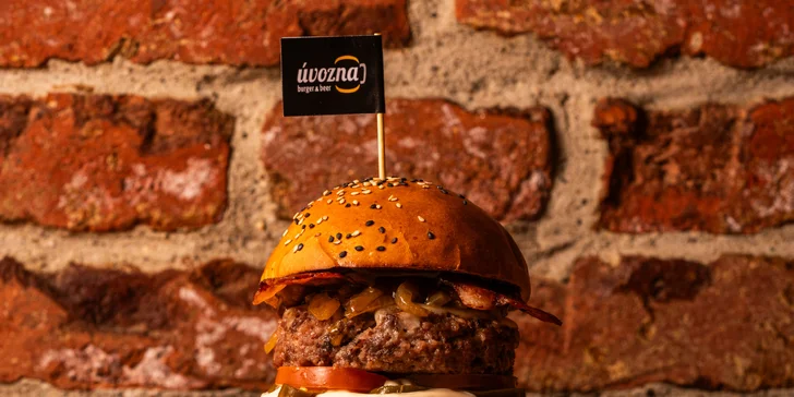 Hovězí, kuřecí i vege burgery, tortily, stripsy, smažáky, saláty i výběr z příloh