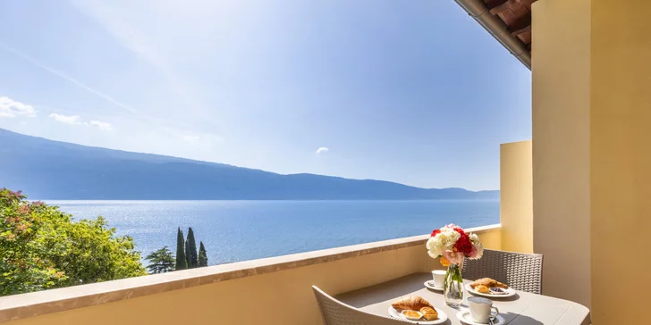 Hotel s výhledem na jezero Lago di Garda: regionální snídaně i wellenss