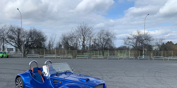 Pohodová vyjížďka: zapůjčení dvoumístného kabrioletu Roadster Kaipan 14 na 2 hod. i víkend