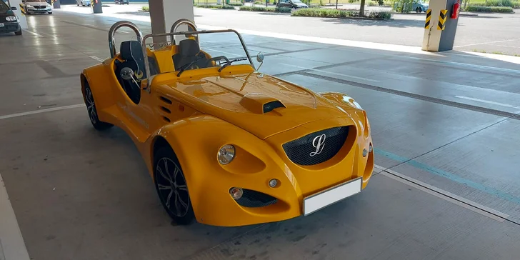 Pohodová vyjížďka: zapůjčení dvoumístného kabrioletu Roadster Kaipan 14 na 2 hod. i víkend