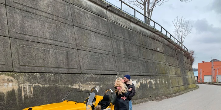 Pohodová vyjížďka: zapůjčení dvoumístného kabrioletu Roadster Kaipan 14 na 2 hod. i víkend