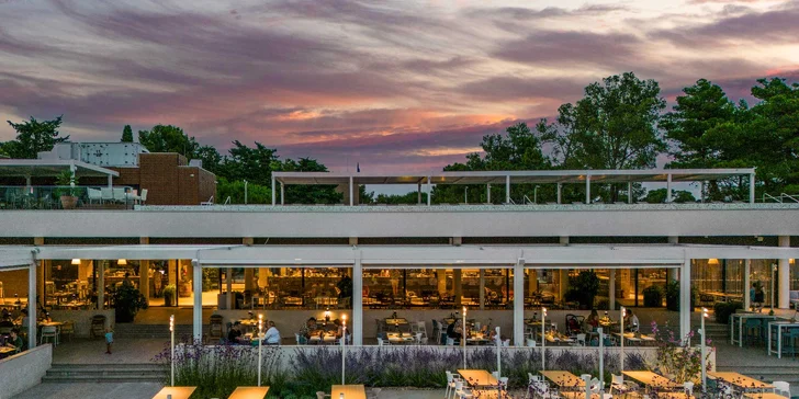 Resort v chorvatském Zatonu: mobilhome až pro 7 os., 400 m na pláž, bazény a zábava, možnost polopenze