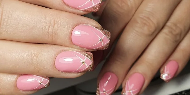 Manikúra či modeláž nehtů, pedikúra i možnost gel laku