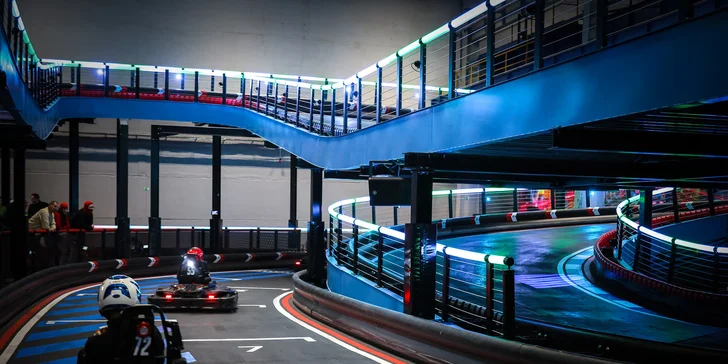 Game of Karts: závod plný akce, volant jako ve formuli a soupeř v zaměřovači