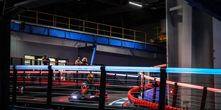 Game of Karts: závod plný akce, volant jako ve formuli a soupeř v zaměřovači