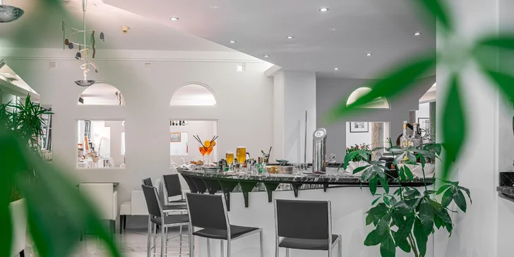Lignano Sabbiadoro: 4* hotel u pláže se snídaní či polopenzí, bazén a vířivka