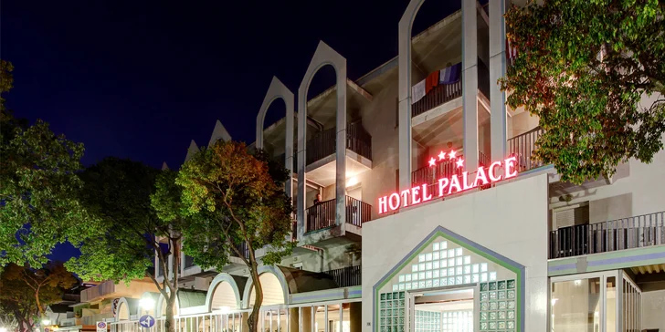 Lignano Sabbiadoro: 4* hotel u pláže se snídaní či polopenzí, bazén a vířivka