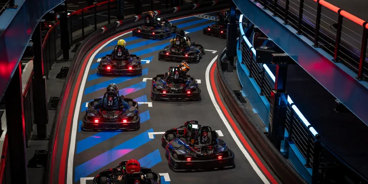 Game of Karts: závod plný akce, volant jako ve formuli a soupeř v zaměřovači