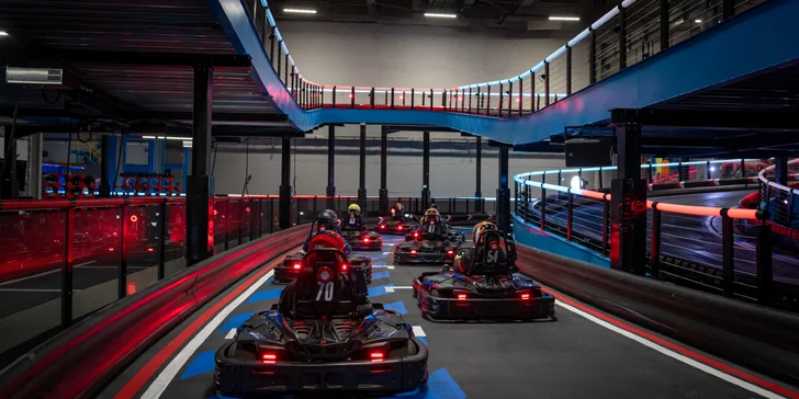 Game of Karts: závod plný akce, volant jako ve formuli a soupeř v zaměřovači