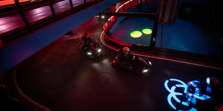 Game of Karts: závod plný akce, volant jako ve formuli a soupeř v zaměřovači