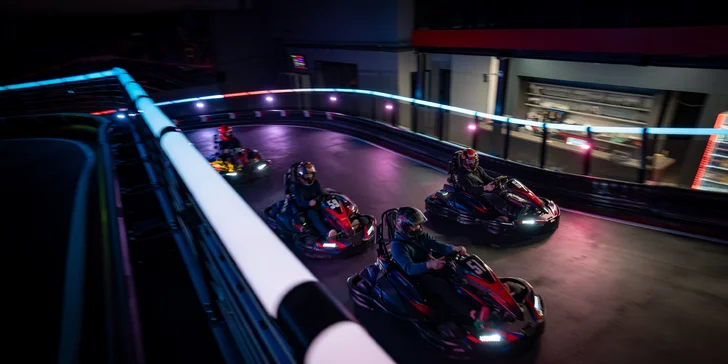 Game of Karts: závod plný akce, volant jako ve formuli a soupeř v zaměřovači