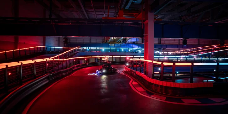 Game of Karts: závod plný akce, volant jako ve formuli a soupeř v zaměřovači