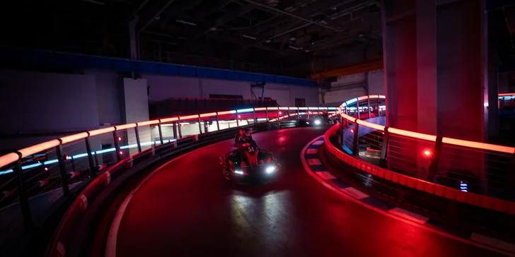 Game of Karts: závod plný akce, volant jako ve formuli a soupeř v zaměřovači