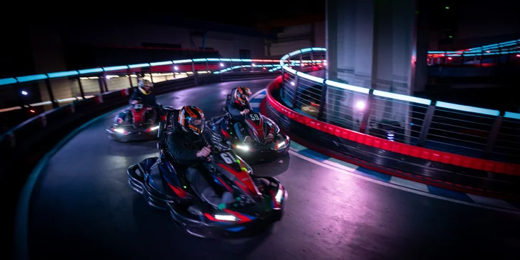 Game of Karts: závod plný akce, volant jako ve formuli a soupeř v zaměřovači