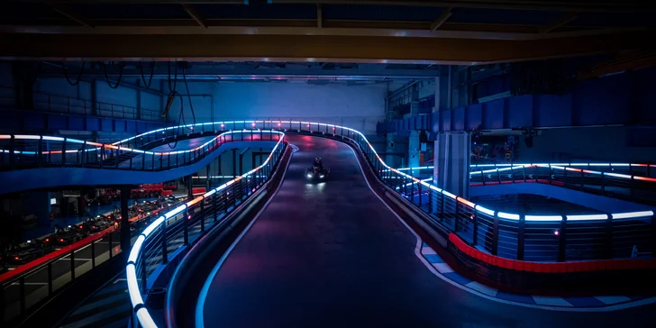 Game of Karts: závod plný akce, volant jako ve formuli a soupeř v zaměřovači
