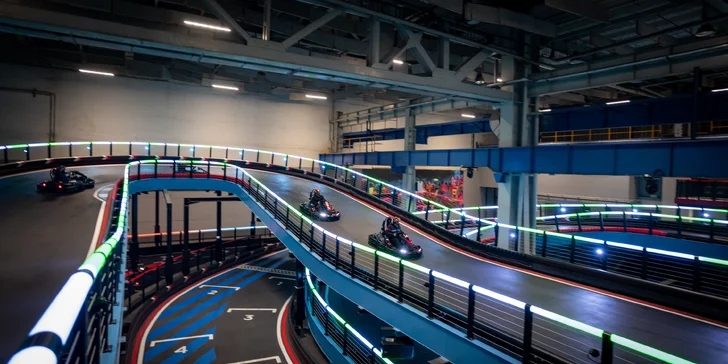 Game of Karts: závod plný akce, volant jako ve formuli a soupeř v zaměřovači