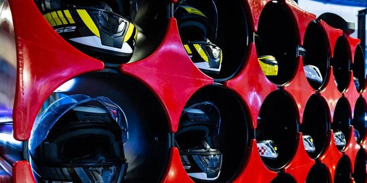 Game of Karts: závod plný akce, volant jako ve formuli a soupeř v zaměřovači