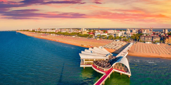 Lignano Sabbiadoro: 4* hotel u pláže se snídaní či polopenzí, bazén a vířivka