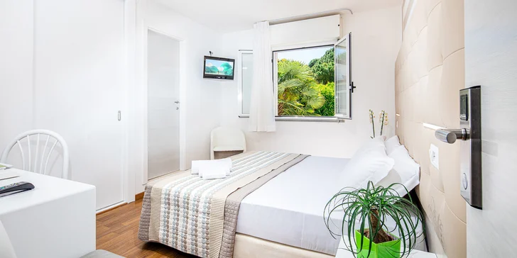 Lignano Sabbiadoro: 4* hotel u pláže se snídaní či polopenzí, bazén a vířivka
