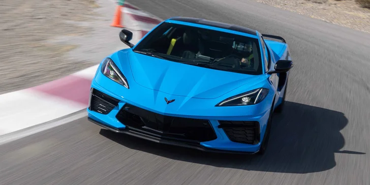 Jízda v Corvette C8 Convertible na okreskách v okolí Berouna, Mostu, Hradce Králové, České Lípy nebo Brna