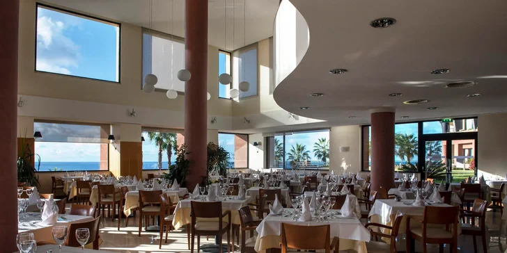 Letecky na Madeiru: hotel Montemar Palace**** kousek od oceánu, polopenze, bazén