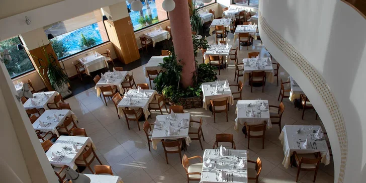 Letecky na Madeiru: hotel Montemar Palace**** kousek od oceánu, polopenze, bazén