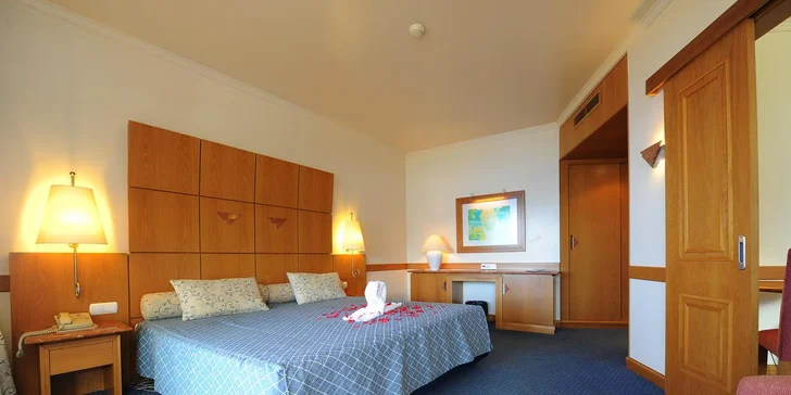 Letecky na Madeiru: hotel Montemar Palace**** kousek od oceánu, polopenze, bazén