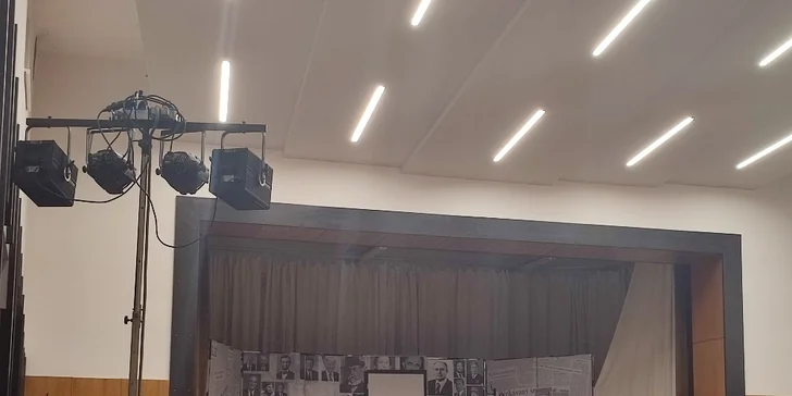 Vstupenka na divadelní komedii Presidenti